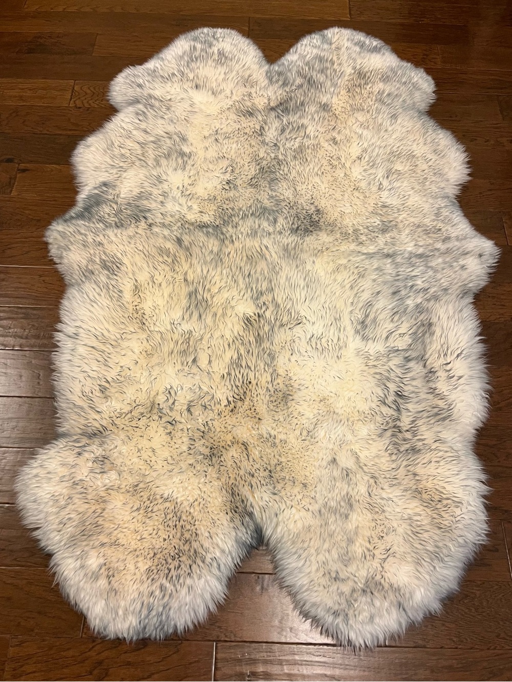 Genuine New Zealand Plush Cream and Gray Sheepskin Accent Rug 6’3”X4.0’